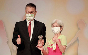 「人事權、殺警案、笑死」徐國勇好感度再創新低？學者：發文酸藝人格局小像網軍