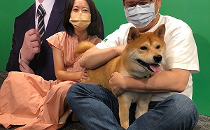 緊抱毛孩慶祝狗狗節  林佳龍拋「寵物大療癒」政策