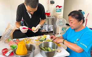 讓毛寶貝清涼消暑   新北八里動物之家研發冰涼果凍寵毛孩