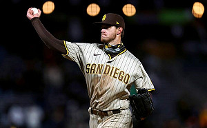 (影)被宇宙道奇打傻 教士野手挨轟苦笑