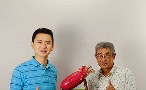 銅鑼灣書店創辦人林榮基風雨中送暖 籲支持鄭朝方翻轉地方政治