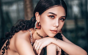 蕾拉「第一次」爆痛！曝唇部微整：痛的代價都值得