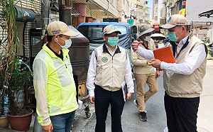 前鎮區登革熱群聚再擴大！擴大採檢888人  疾管署長周志浩急下高雄