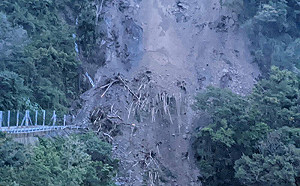 「梅花」致災！北橫49.8公里處嚴重坍方 雙向交通中斷