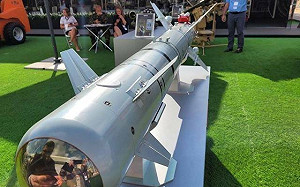 俄官媒大內宣鼓舞士氣 在烏部隊列裝「Izdeliye 305」導彈、「丘卡溫」狙擊步槍