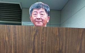 蔣萬安挺政大學弟玩偷窺梗 陳時中：創意到他時 就要他多包含