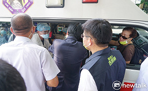 現場直擊》賴清德輔選首站民眾中暑 座車突緊急煞車下車探視病患