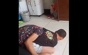 陸男童疑不服管教將奶奶「鎖喉勒斃」 家人拍片狂笑挨轟