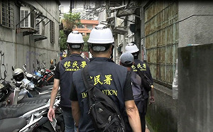 拂曉出擊！移民署北市專勤隊查獲34名非法外籍人士