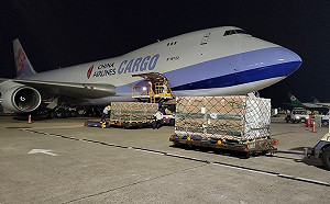 莫德納次世代疫苗80.4萬劑抵台 預計24日起配送