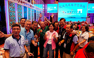 柯志恩一天跑遍「三軍」行程  全力穩住藍軍基本盤