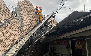 花東震災！蘇揆坐鎮指揮搜救 消防署證實玉里倒屋4人獲救