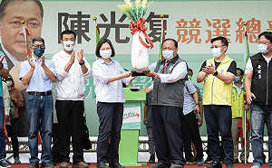 重提搭裝甲車勘災過往 國民黨轟蔡英文：只會當讀稿機