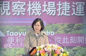 試乘機捷 蔡英文竪拇指：要讓等待更值得