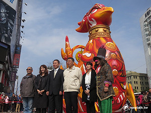 燈節新亮點！北市府再公佈「日珥雞」