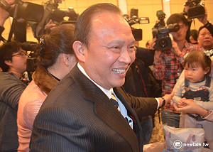 曹啟鴻攜3女共住惹議 林聰賢要幕僚「別害他」