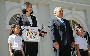 將台灣當作親密好友  蔡英文感謝薩國贈勳