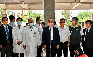 蘇揆：入境「0＋7」預計10/13上路 同時取消觀光禁團令