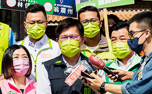 侯友宜施政滿意度大跌！林佳龍：心中志在2024 無力又分心 當然退步