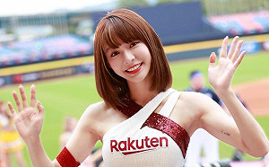 樂天女神陳怡叡辣曬「南半球＋腹肌」！網噴鼻血：誰受得了