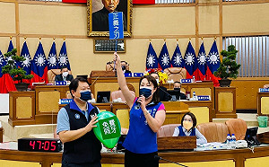 國民黨新北議員總質詢 劉美芳跨時空戳林佳龍政見空洞