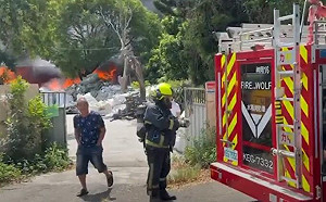 台中工廠恐怖火警！黑濃煙吞噬天空