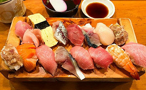 流淚美食！15貫生魚片壽司免250元