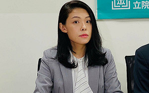 高虹安鼓勵學生等於去演講？ 粉專批 : 律師執照用雞腿換的? 到底在「共三小」？