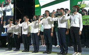 出席黨慶音樂會 蔡英文：1126讓家鄉翻轉、中央地方連成一線