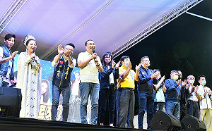 新北巷弄藝起來巡演壓軸場 侯友宜同台白冰冰與民同樂 