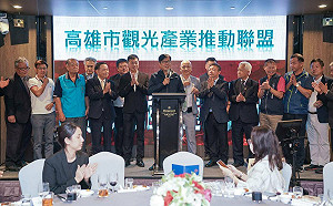 觀光產業後援會力挺連任 陳其邁：振興觀光拼經濟做到最「雄」