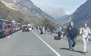 普丁徵兵引人心惶恐？喬治亞邊境現14公里「落跑」人龍 逾1700輛車塞爆道路