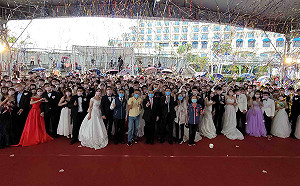 新北「華麗婚紗」聯合婚禮   百對新人漁人碼頭浪漫完婚