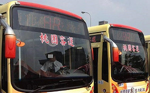 張善政免費公車再出洋相？老外打臉：錢進國民黨口袋