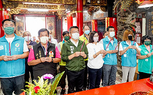 蔡其昌率隊參拜白沙屯拱天宮  誓言共同翻轉台中苗栗