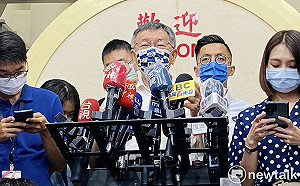 周玉蔻復出了！柯文哲嗨唱「歡迎、歡迎，我們歡迎妳」