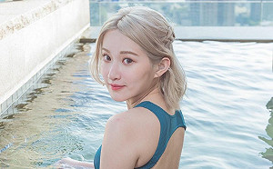 艾瑞絲搶先公開年曆辣照！網驚見「鹹豬手」：幫妳叫警察