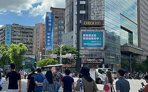 推「投陳時中＝支持周玉蔻」電子看板 徐巧芯：盼周繼續幫「蔻」分