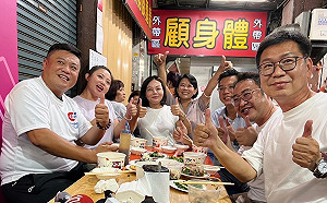 駁藍議員唱衰「倒店」  邁盟相招吃「顧身體」挺在地商家