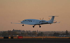 (影)充電30分鐘飛行815公里！直擊全球首架「純電」客機首飛