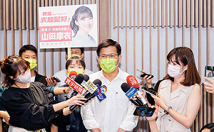 侯友宜取得博士時間兜不攏 林佳龍：入學時「相當碩士論文著作」是什麼？