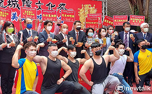 蔡適應推廣基隆美食　游錫堃、蘇貞昌幫拉票