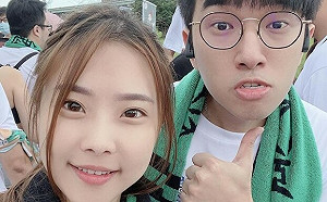 實況主「大丸」與《賽馬娘》遊戲角色結婚照曝光！網笑：老婆在背後很火