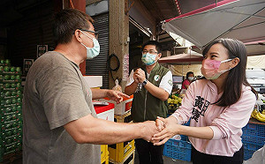 白眼女神黃捷客串操偶師 力挺朴子市長候選人涂建軒