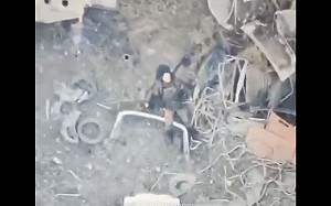 (影)俄軍悲歌! 躺地傷兵遭烏克蘭無人機炸到「粉身碎骨」挨批不人道