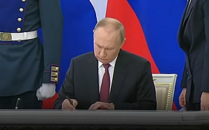 (影) 現場畫面! 普丁簽署烏克蘭4州入俄條約 G7和歐盟誓言永不承認