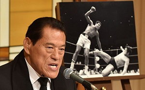 惺惺相惜！日本摔角傳奇豬木逝世 「館長」陳之漢感慨：永遠的偶像