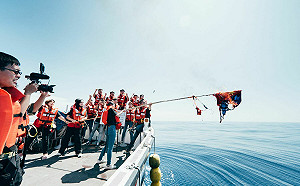中國國慶日海上焚燒五星旗　台灣基進：台灣人不退縮不投降！