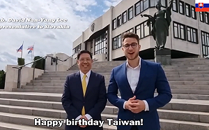 (影)中東歐5駐外館「多瑙河連線」與友台政要、烏克蘭難民共祝台灣生日快樂
