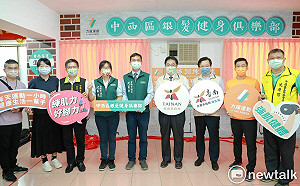 「銀髮健身俱樂部」開幕  黃偉哲籲長輩開心運動顧健康